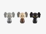 KAWS - Holiday Japan Kokeshi Doll Set off 3, Verzamelen, Ophalen of Verzenden, Nieuw