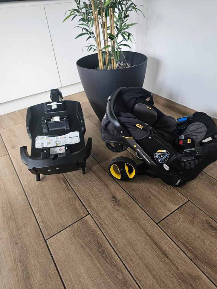 Doona i autostoel met Isofix base, Kinderen en Baby's, Autostoeltjes, Zo goed als nieuw, Overige merken, 0 t/m 13 kg, Isofix, Zijbescherming