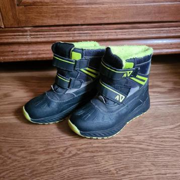 Zwart-gele snowboots maat 31 van Pepperts! beschikbaar voor biedingen