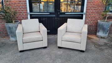 2 nieuw gestoffeerde fauteuils  beschikbaar voor biedingen