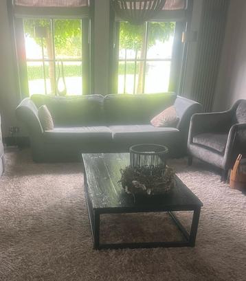Prachtige zwarte salontafel. 140 x 80 beschikbaar voor biedingen
