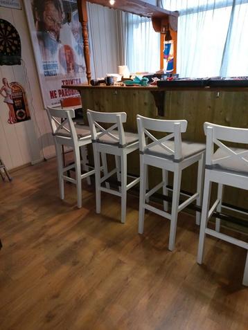 Barkrukken 4 stuks beschikbaar voor biedingen