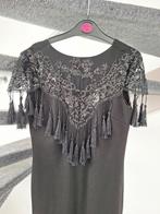 Zwarte jurk met pailletten en franjes, Kleding | Dames, Maat 38/40 (M), Zwart, Ophalen of Verzenden, Knielengte