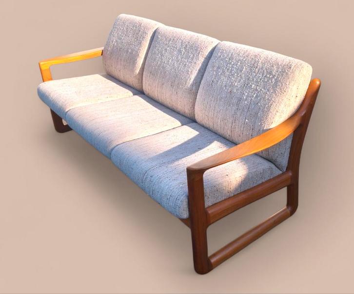 Deense jaren 60 Johannes Andersen Silkeborg driezits bank, Huis en Inrichting, Banken | Sofa's en Chaises Longues, Zo goed als nieuw