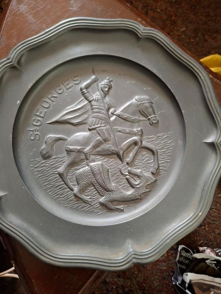 Vintage Sint-Joris en de Draak Tinnen Bord, Antiek en Kunst, Antiek | Tin, Ophalen of Verzenden
