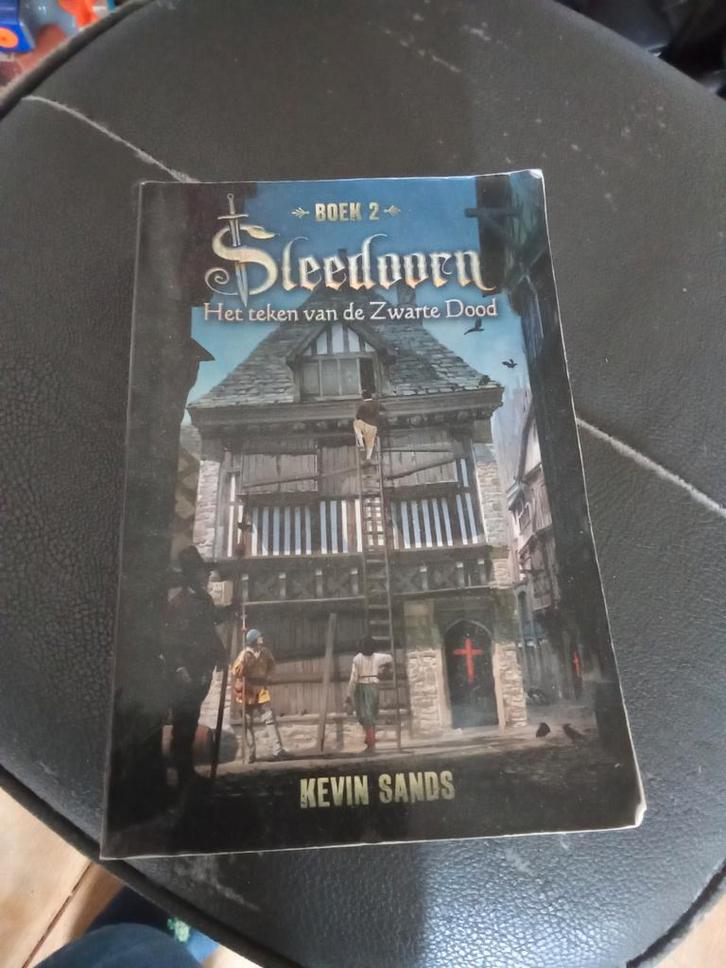 Kevin Sands - Sleedoorn boek 2: Het teken van de Zwarte Dood, Boeken, Kinderboeken | Jeugd | 10 tot 12 jaar, Zo goed als nieuw