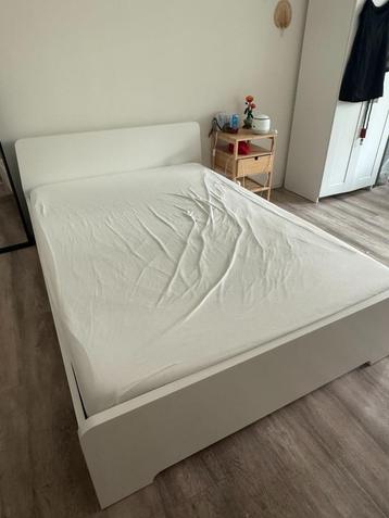 Ikea ASKVOLL bedframe en matras 140x200