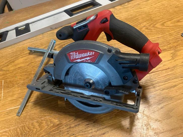Milwaukee Cirkelzaag FUEL - Zo goed als nieuw!, Doe-het-zelf en Verbouw, Gereedschap | Zaagmachines, Zo goed als nieuw, Cirkelzaag