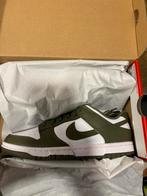 Nike Dunk Low Medium Olive - Maat 42, Overige kleuren, Nike, Nieuw, Ophalen of Verzenden