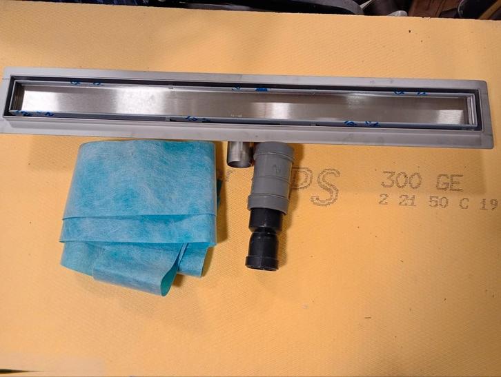 Douchegoot douchedrain + tegelrooster/flens RVS 70x7cm nieuw, Doe-het-zelf en Verbouw, Sanitair, Nieuw, Overige typen, Koper, Rvs