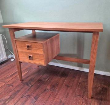 Vintage teak HMF bureau beschikbaar voor biedingen