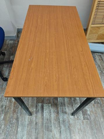 Tafel beschikbaar voor biedingen
