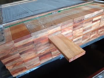 Partij 240 stuks hardhout vlonderplanken 21x100x3050mm  beschikbaar voor biedingen