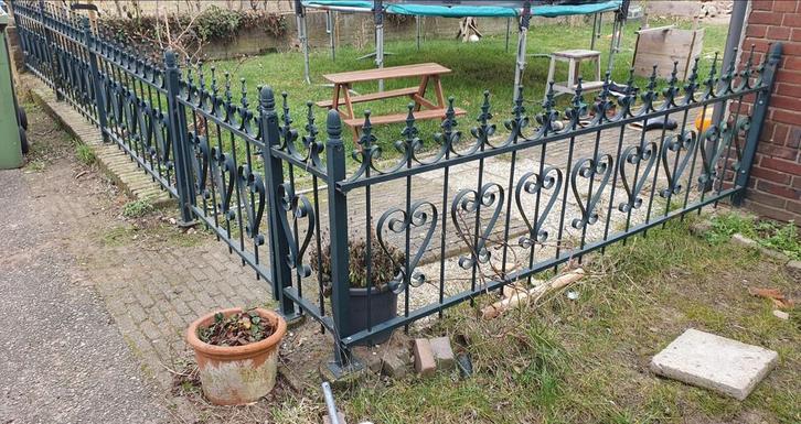 Hek met poortje - Sierhekwerk, Tuin en Terras, Tuinhekken en Hekwerk, Gebruikt, Sierhekwerk, IJzer, Met poort, Ophalen