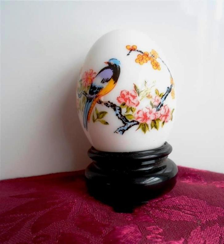 Glazen AVON parfumfles in de vorm van ei. Timeless, Verzamelen, Parfumverzamelingen, Parfumfles, Ophalen of Verzenden