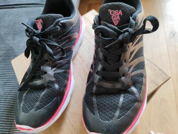 Gymschoenen maat 39 ZGAN beschikbaar voor biedingen