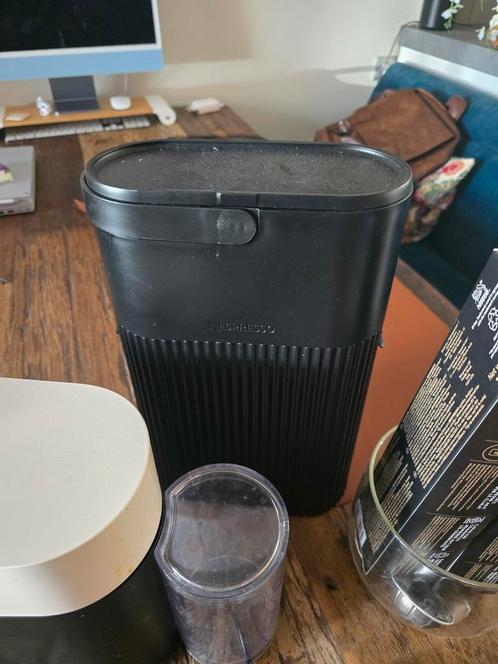 Nespresso Machine met Accessoires, Huis en Inrichting, Keuken | Keukenbenodigdheden, Gebruikt, Ophalen