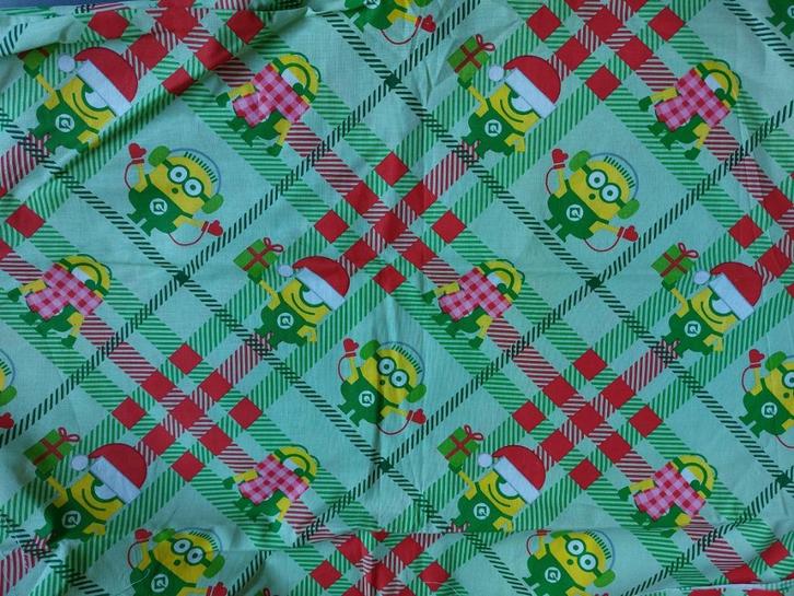 nieuw- kerst Minions quiltstof, Hobby en Vrije tijd, Stoffen en Lappen, Nieuw, Katoen, 30 tot 120 cm, 30 tot 200 cm, Groen, Ophalen of Verzenden