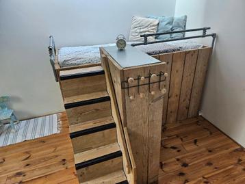 Zelfgemaakt kinderbed / Hoogslaaper / Steigerhouten beschikbaar voor biedingen