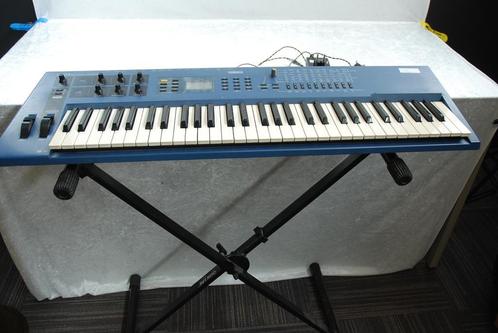 Yamaha CS1 synthesiser met standaard en voeding  <25250741>, Muziek en Instrumenten, Instrumenten | Onderdelen, Gebruikt, Keyboard of Synthesizer