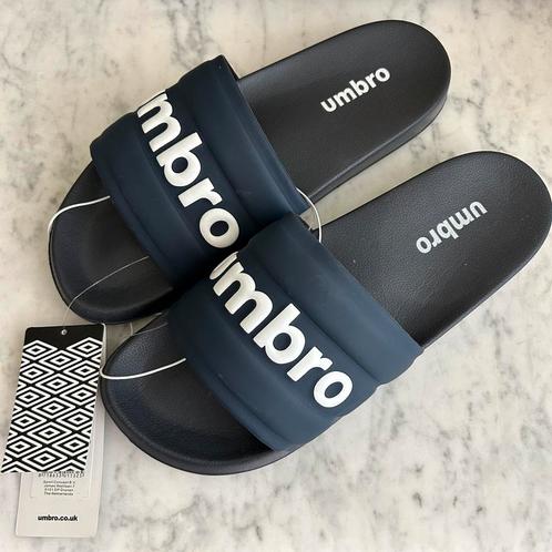 NIEUW originele Umbro badslippers sauna slippers maat 44, Kleding | Heren, Schoenen, Nieuw, Slippers, Blauw, Ophalen of Verzenden