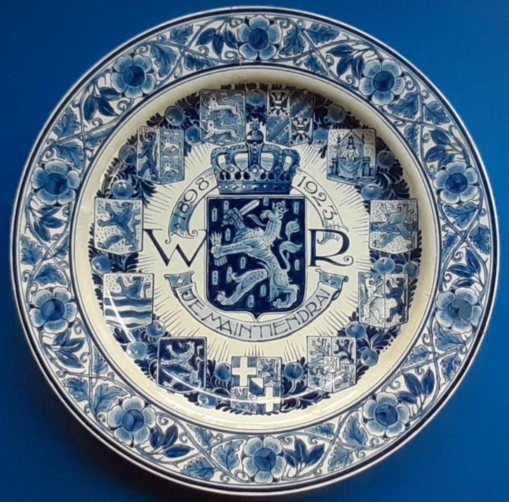 Porceleyne Fles 1923 Wilhelmina Regina 34cm Schotel (1)*, Antiek en Kunst, Antiek | Wandborden en Tegels, Verzenden