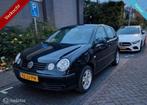 Volkswagen Polo 1.4-16V Highline|Cruise|LM Velgen| Lage KM |, Auto's, Voorwielaandrijving, Gebruikt, 4 cilinders, Zwart