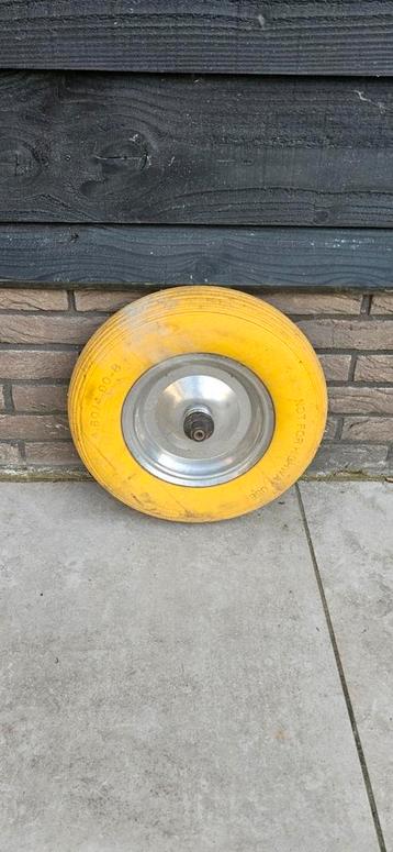 anti lek kruiwagen band beschikbaar voor biedingen