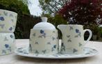 Douwe Egberts servies Wavel Zacht Geel met Blauw Bloemetje, Huis en Inrichting, Keuken | Servies, Ophalen of Verzenden, Nieuw