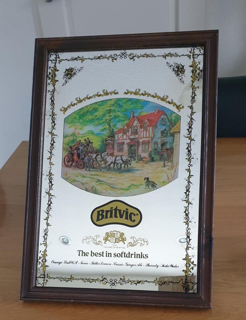 Britvic Reclame Spiegel met Houten Lijst, Antiek en Kunst, Antiek | Spiegels, Ophalen of Verzenden, Rechthoekig, Minder dan 50 cm