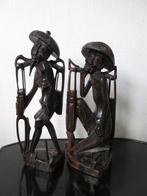 2 mooie beeldjes uit coromandel hout gesneden 30/37 cm, Ophalen of Verzenden