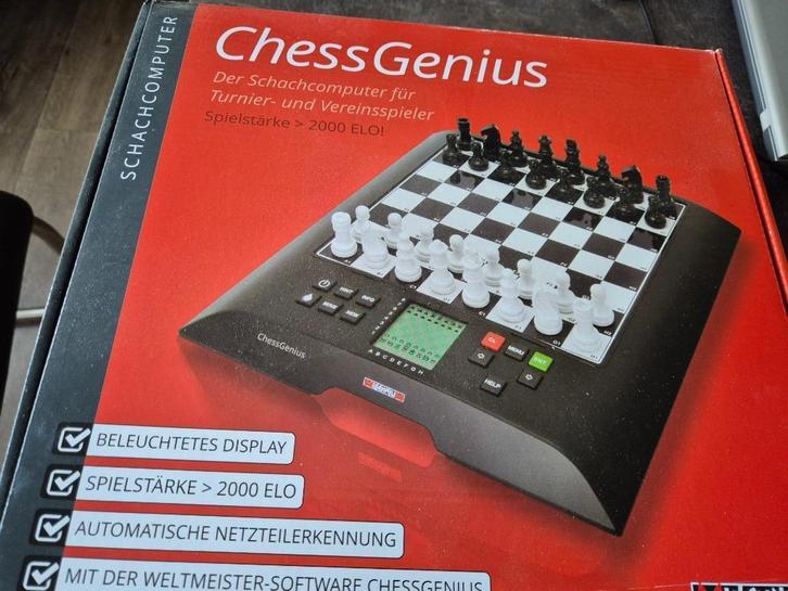 schaakcomputer Chess Genius, Hobby en Vrije tijd, Gezelschapsspellen | Bordspellen, Zo goed als nieuw, Een of twee spelers, Ophalen of Verzenden