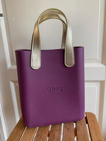 Paarse O-Bag chic met goudkleurige hengsels beschikbaar voor biedingen