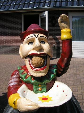 € 50 !! BEELD PIERROT ZWAAR GIETIJZER NOTENKRAKER DECORATIE beschikbaar voor biedingen