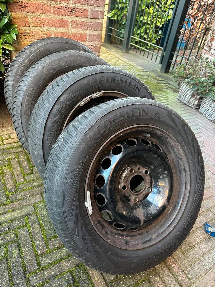 Winterbanden Vredestein Snowtrac 3 incl. sneeuwkettingen, Auto-onderdelen, Banden en Velgen, Band(en), Winterbanden, 15 inch, 195 mm