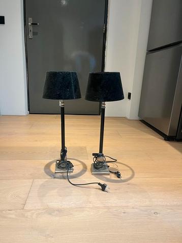 Twee Schemerlampen met Lampenkap beschikbaar voor biedingen