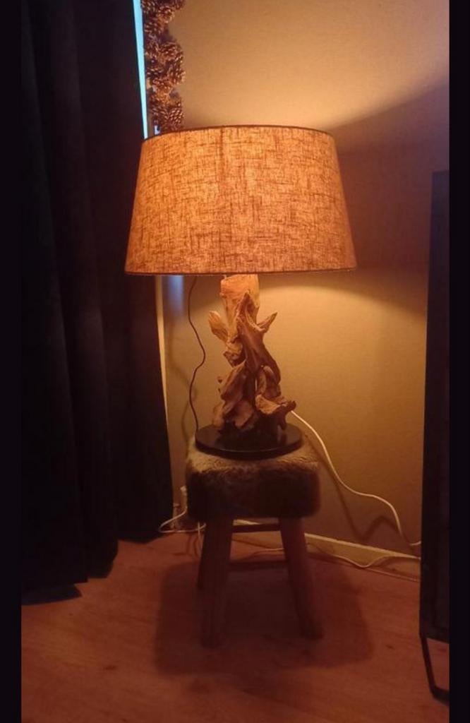 Mooie boomstronk lampvoet met lampenkap, Huis en Inrichting, Lampen | Vloerlampen, Gebruikt, Minder dan 100 cm, Hout, Stof, Ophalen of Verzenden