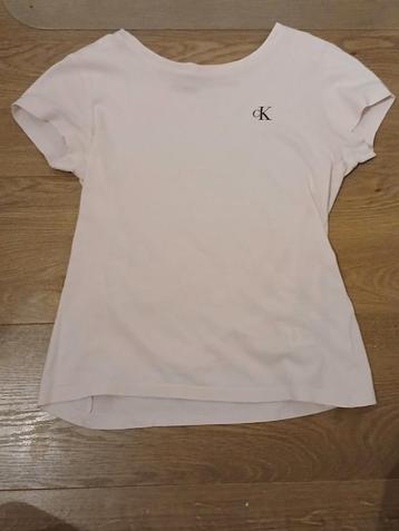 Licht roze shirtje calvin klein dames. beschikbaar voor biedingen