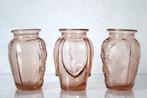 Drie brocante vintage Franse vaasjes van roze persglas, Antiek en Kunst, Antiek | Glas en Kristal, Ophalen of Verzenden