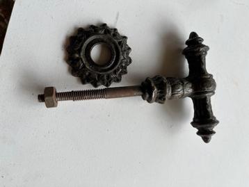 Antiek deurbeslag beschikbaar voor biedingen