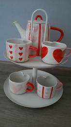 Heel mooie theepot 4 mokken hartvorm valentijn, Overige typen, Ophalen of Verzenden, Zo goed als nieuw, Overige stijlen