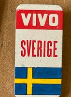 Vintage VIVO Zweden Speldje, Verzamelen, Speldjes, Pins en Buttons, Ophalen of Verzenden, Gebruikt, Stad of Land, Speldje of Pin