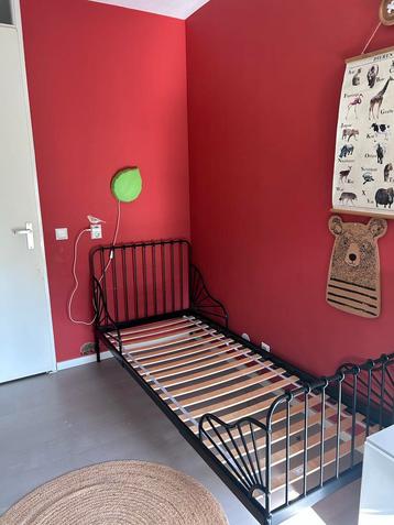 Ikea Minnen peuterbed - Uitschuifbaar zwart beschikbaar voor biedingen