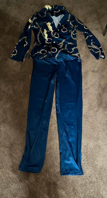 Broek met jasje beschikbaar voor biedingen