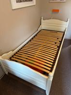 Eenpersoons wit houten bed met lattenbodem, Huis en Inrichting, Slaapkamer | Bedden, 90 cm, Gebruikt, Eenpersoons, Wit