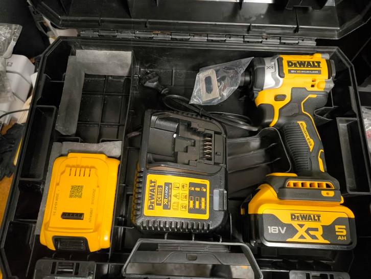 DeWalt DCF860 zware slag Schroefmachine met 2 Accu's + Lader, Doe-het-zelf en Verbouw, Gereedschap | Boormachines, Zo goed als nieuw