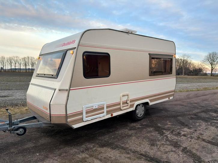 Dethleffs new line 420, Caravans en Kamperen, Caravans, Bedrijf, tot en met 4, 1000 - 1250 kg, Treinzit, Dethleffs, 2 aparte bedden