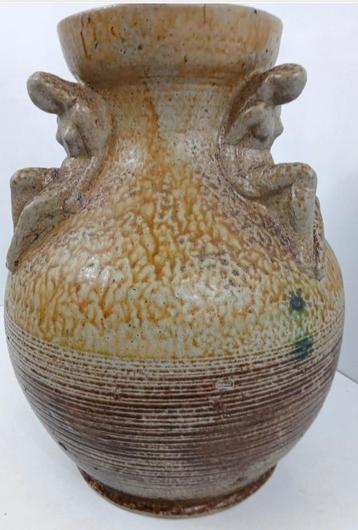 Vaas Terraco draak, Joël Linssen (38 cm)

 beschikbaar voor biedingen