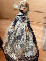 Pop klederdracht (Theemuts-houder), Ophalen of Verzenden, Gebruikt, Pop