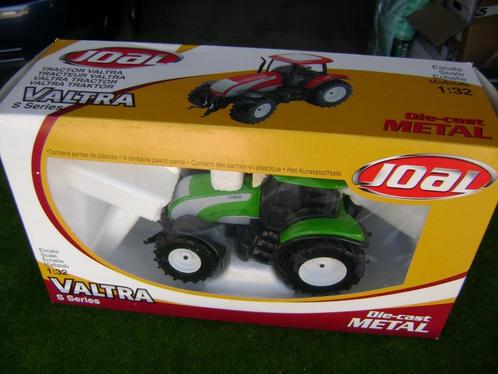 Valtra S van Joal met stocknummer 293, Hobby en Vrije tijd, Modelauto's | 1:32, Nieuw, Tractor of Landbouw, Joal, Ophalen of Verzenden